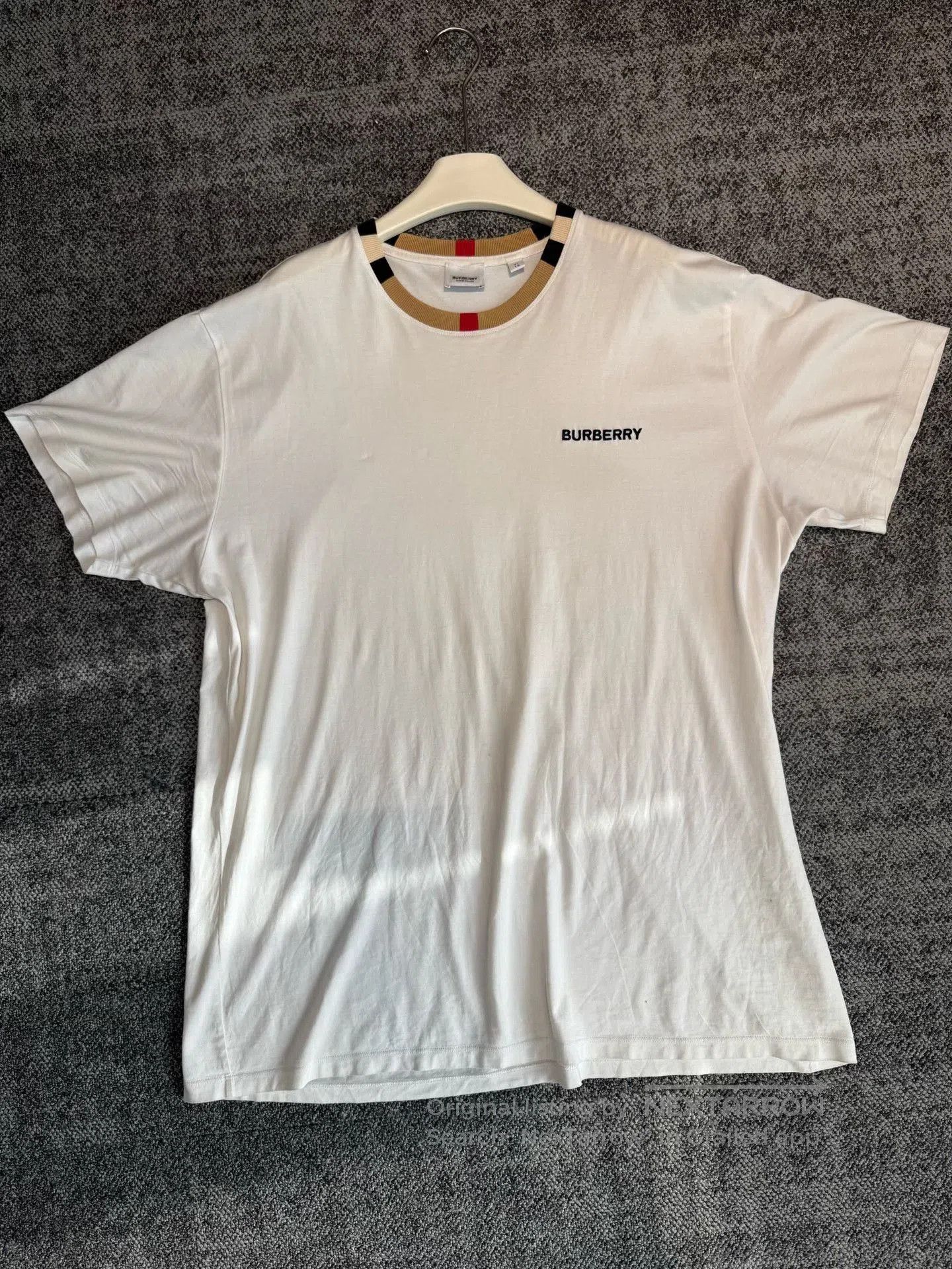 Burberry Burberry Short Sleeve T. Size US XL / EU 56 / 4 - 1 Thumbnail