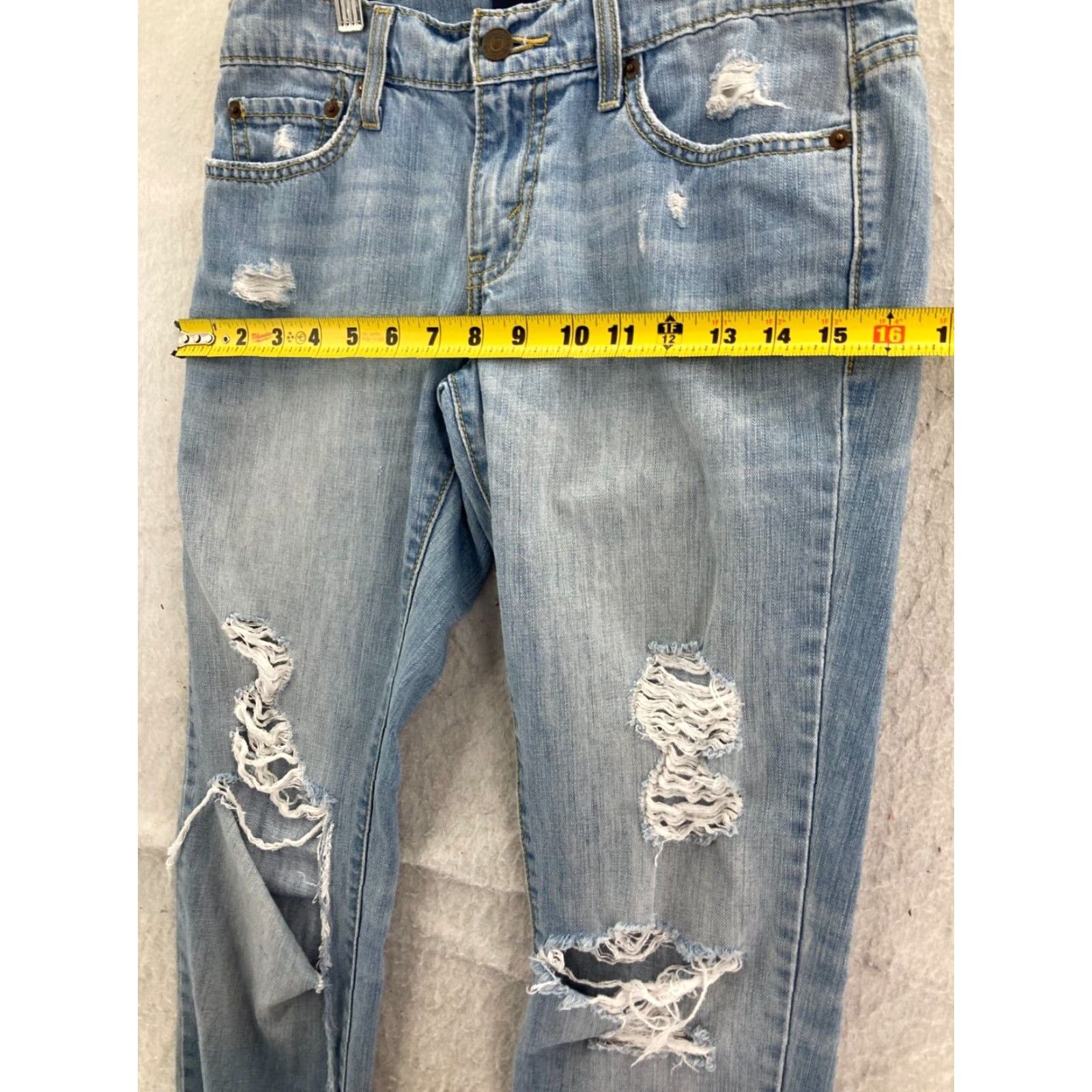 Levi's VINTAGE Levis 513 Boyfriend Jeans Womens 1 M Distressed Light Wash Denim Shirt Size 25" / US 0 / IT 36 - 3 Thumbnail