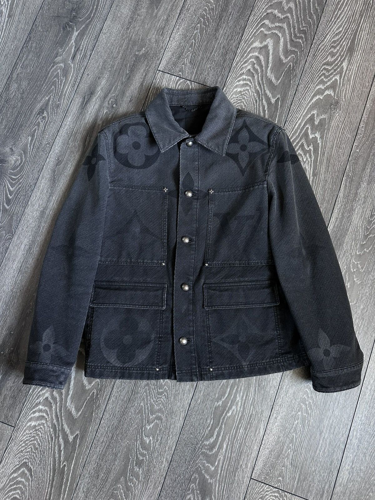 Louis Vuitton louis vuitton ss25 faded black all over logo denim jacket Size US L / EU 52-54 / 3 - 1 Thumbnail