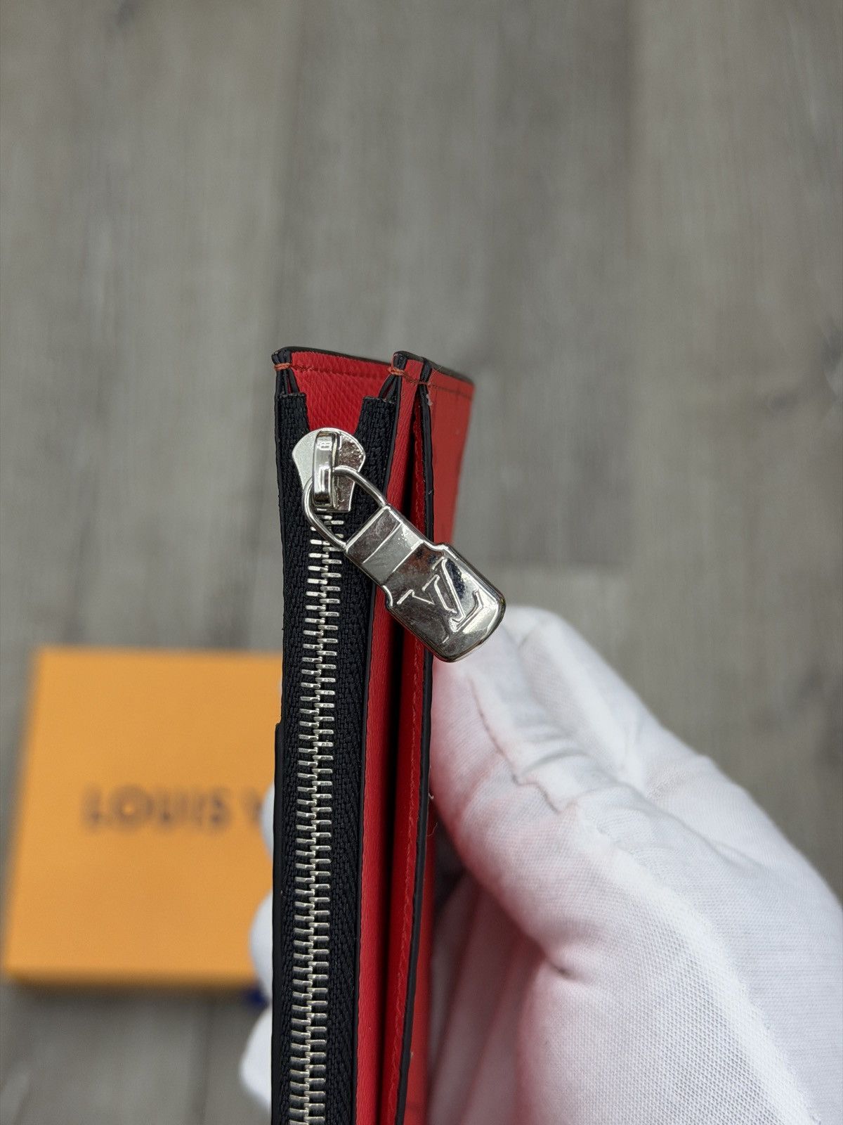 Louis Vuitton Louis Vuitton Taigarama Coin Card Holder in Fire Red Size ONE SIZE - 5 Thumbnail
