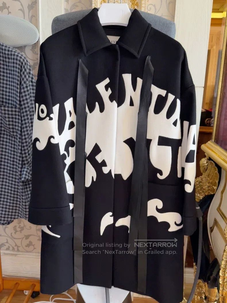 Valentino Valentino Black printed coat Size S / US 4 / IT 40 - 1 Thumbnail