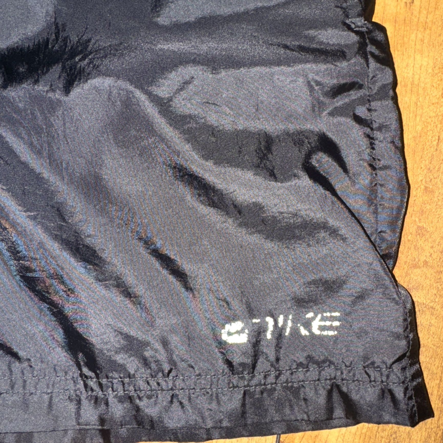 Nike VINTAGE Nike Nylon Shorts Black Large 34 In Stretch 6 In Rise With Pockets Y14 Size US 34 / EU 50 - 2 Thumbnail