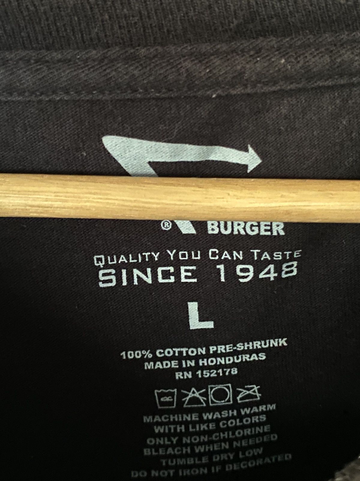Vintage In n Out Burger Backhit Logo Tees Size US L / EU 52-54 / 3 - 5 Thumbnail