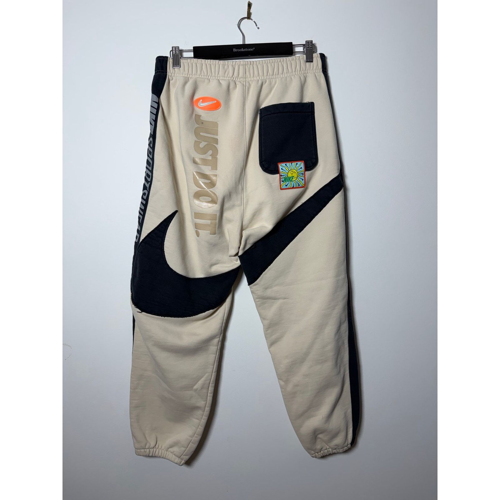 Nike limited edition Nike unisex embroidered patch sweatpants Size US 32 / EU 48 - 2 Thumbnail