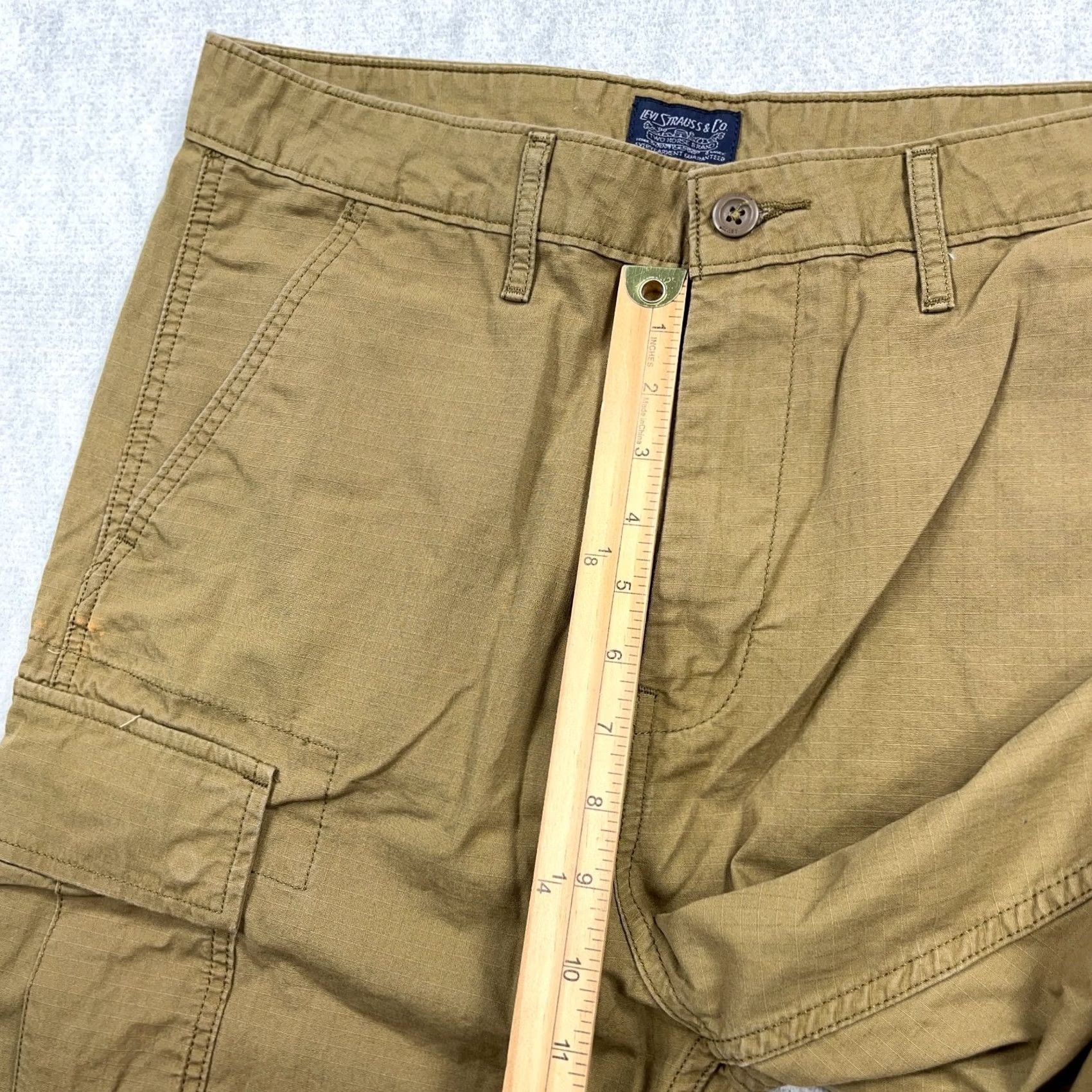Levi's Levi's Cargo Shorts Men 32 Tan Brown Rip Stop Canvas Hiking Dad Adult Utility Casual Workwear Size US 32 / EU 48 - 7 Thumbnail