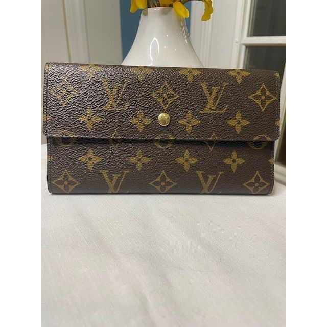 Louis Vuitton Authentic Louis Vuitton Monogram Sarah Long Wallet Size ONE SIZE - 1 Thumbnail