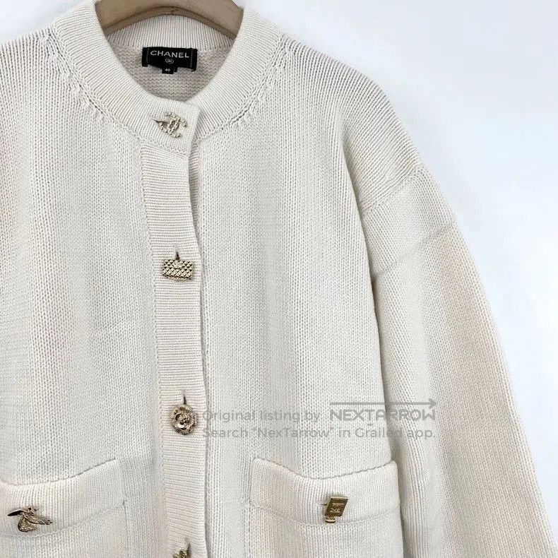 Chanel Chanel Badge Button White Knit Cardigan. Size US L / EU 52-54 / 3 - 4 Thumbnail
