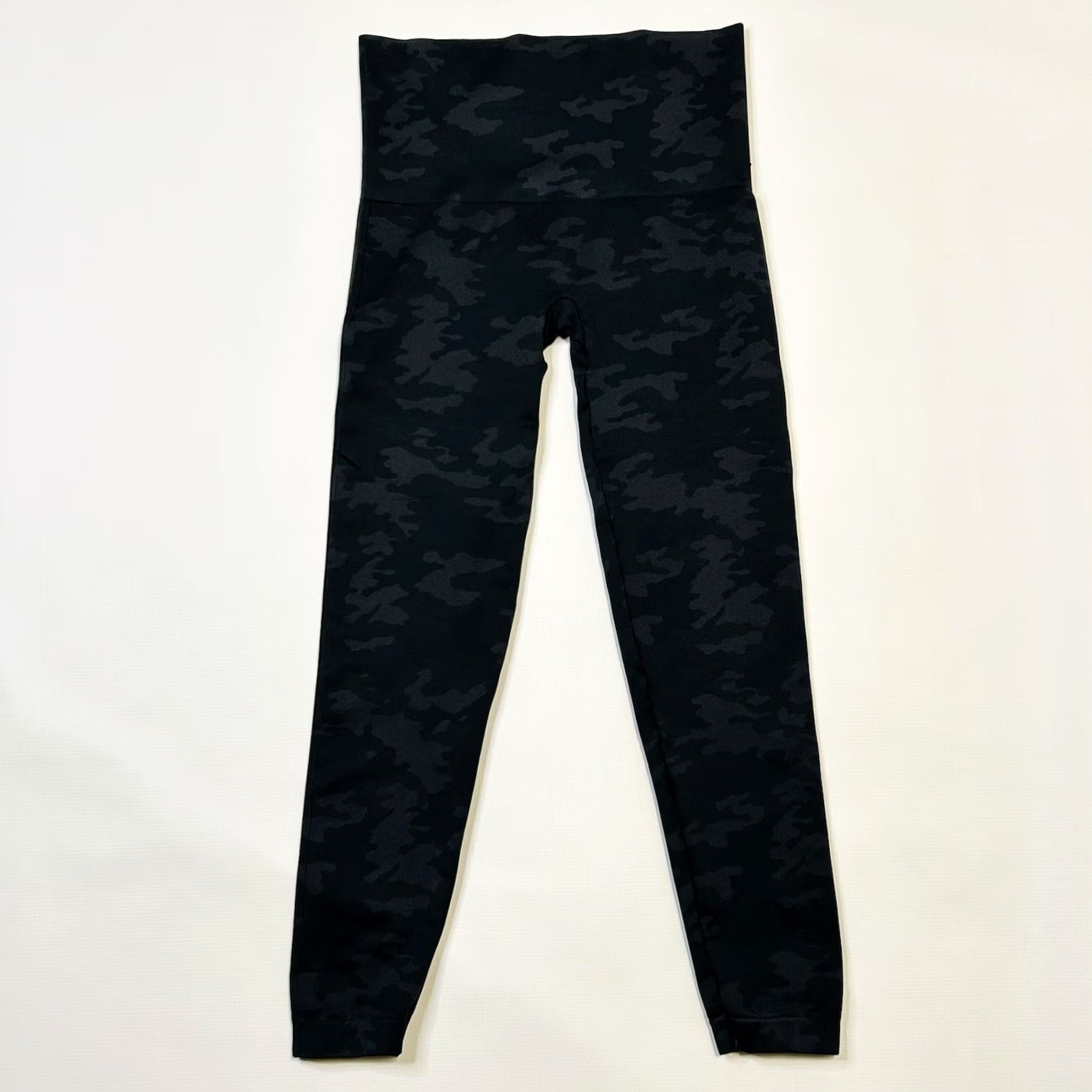 Spanx Spanx Leggings Seamless Crop Very Black Medium Style FL3515 Size 32" / US 10 / IT 46 - 2 Thumbnail