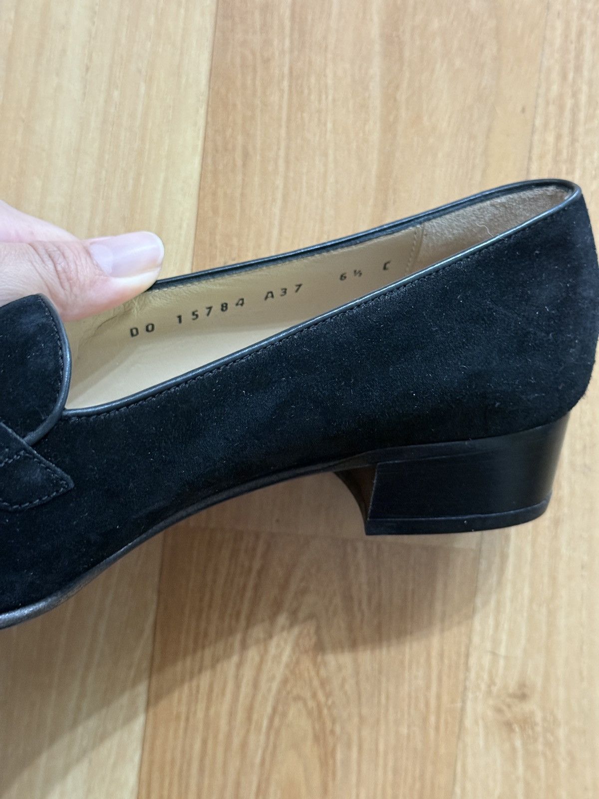 Salvatore Ferragamo Salvatore Ferragamo suede loafers in black with box Size US 6.5 / IT 36.5 - 12 Thumbnail