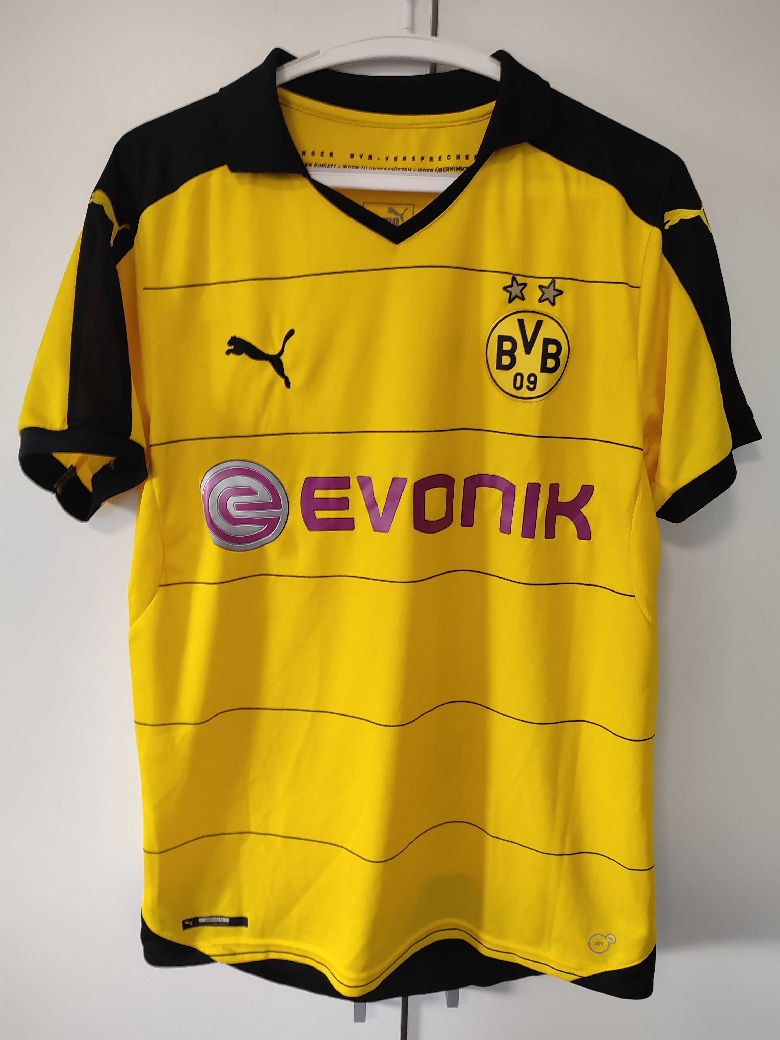 Puma BORUSSIA DORTMUND 2015-16 HOME FOOTBALL Kit SHIRT Size US M / EU 48-50 / 2 - 4 Thumbnail