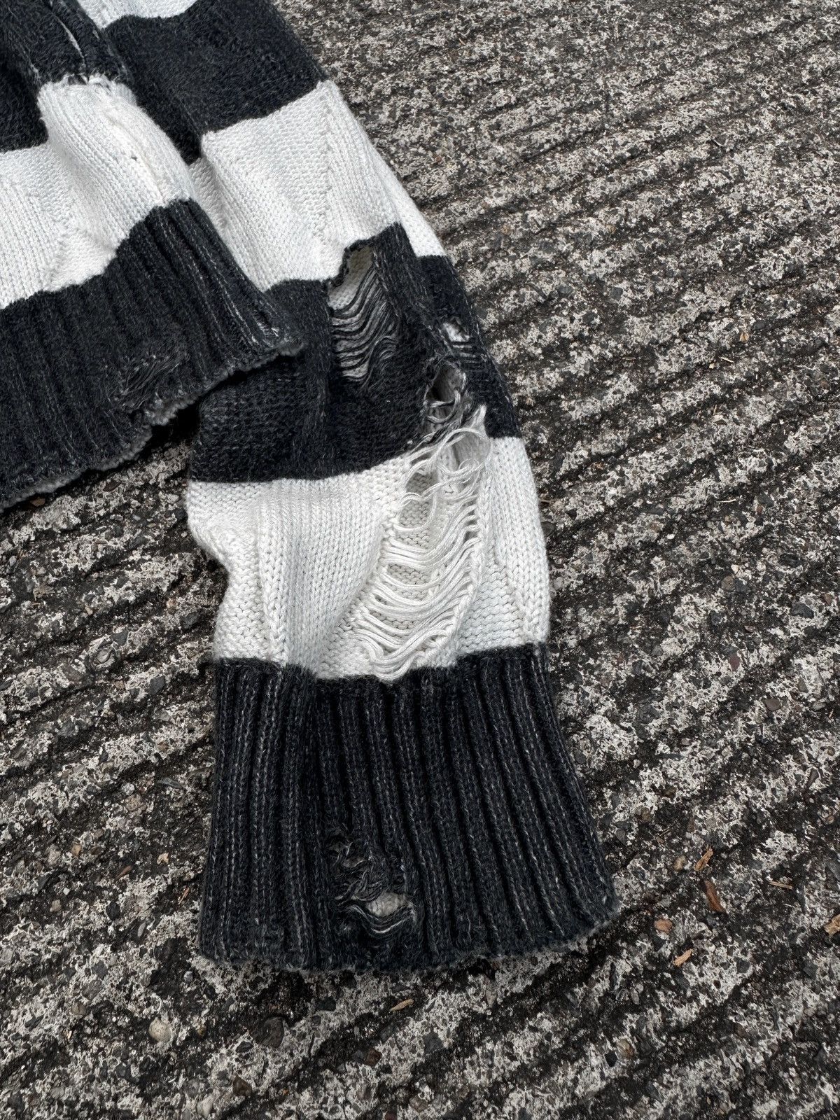 Number (N)ine Number(N)ine AW02 “The Modern Age” Knitted Striped Size US M / EU 48-50 / 2 - 12 Thumbnail