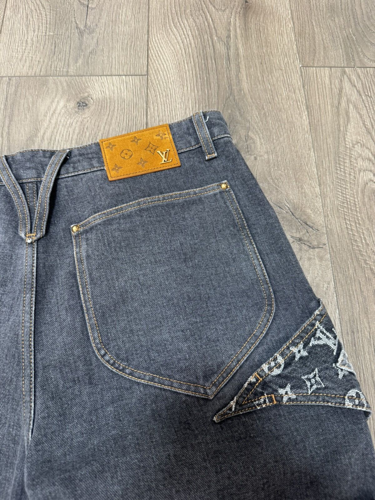Louis Vuitton Louis Vuitton Monogram Panel Zip Denim Jeans Size 32 Size US 32 / EU 48 - 16 Thumbnail