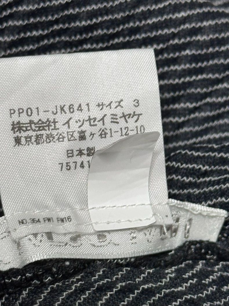 Issey Miyake Issey Miyake size:3 Grey pleated short-sleeved shirt Size S / US 4 / IT 40 - 5 Thumbnail