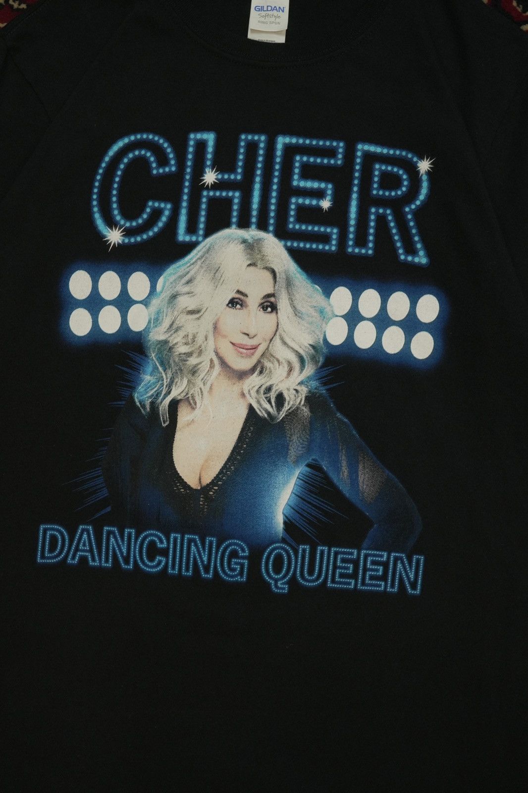Band Tees Official Cher 2019 Dancing Queen European Tour T-Shirt Size M / US 6-8 / IT 42-44 - 2 Thumbnail