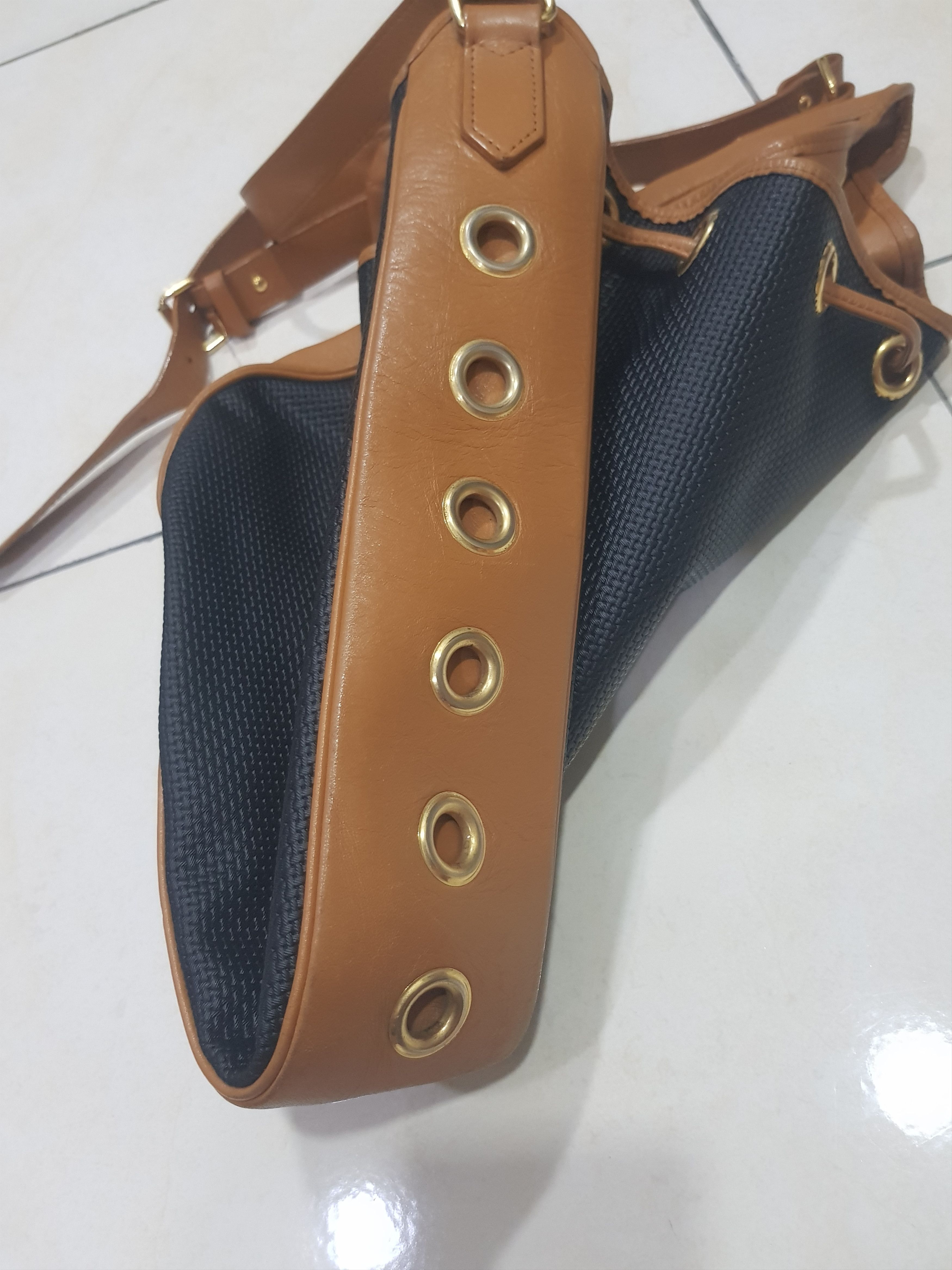 Yves Saint Laurent New Old Stock Saint Laurent YSL Black Drawstring Shoulder Size ONE SIZE - 9 Thumbnail