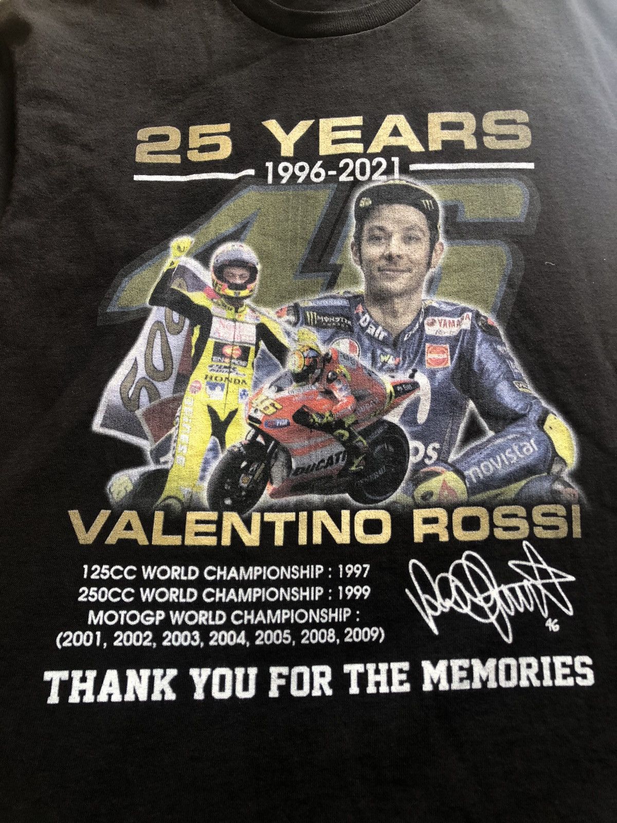 Vintage RARE VALENTINO ROSSI 25 YEARS WORLD CHAMP MOTO GP TEE SHIRT Size US M / EU 48-50 / 2 - 2 Thumbnail