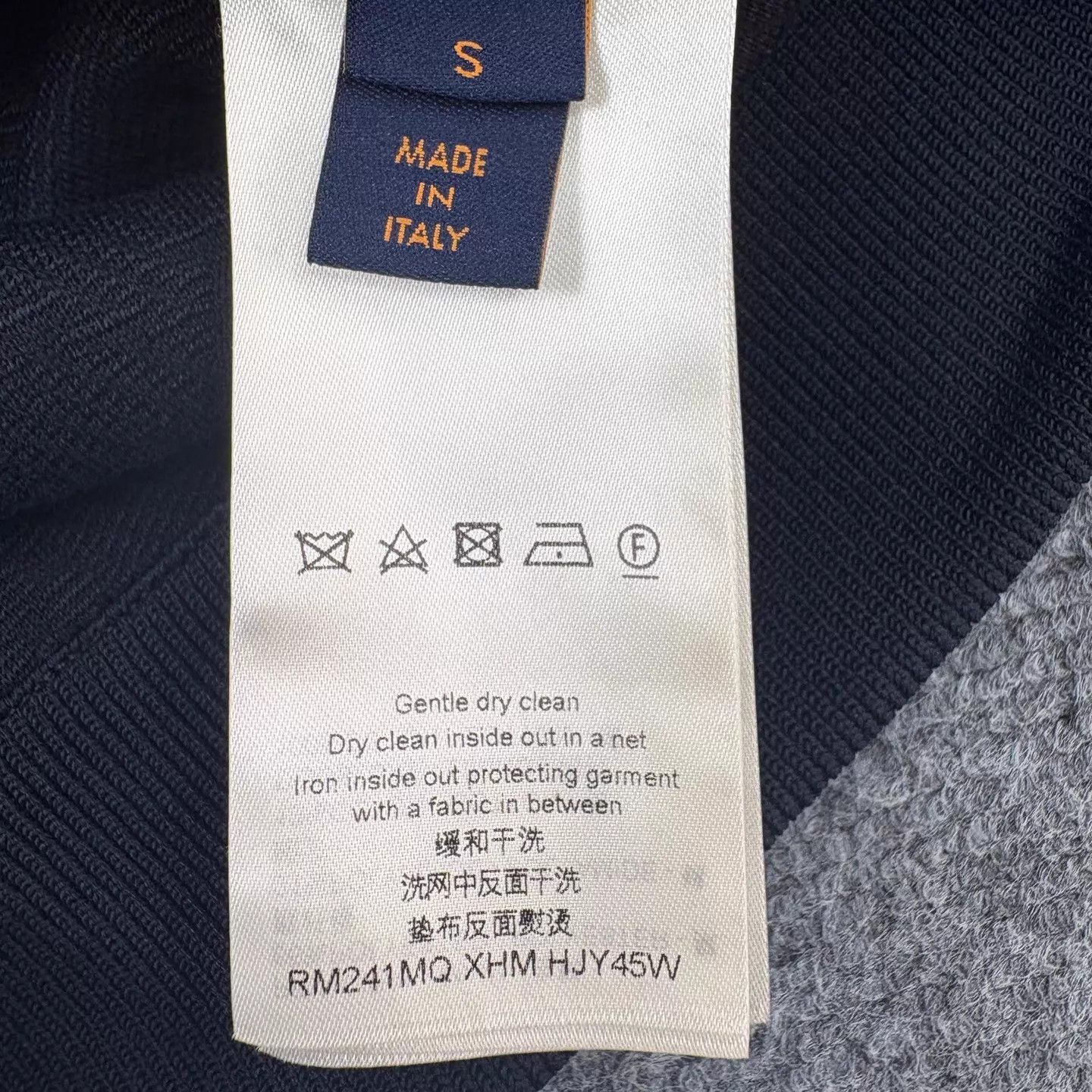 Louis Vuitton Louis Vuitton Navy Embossed LV Logo S Jacket New Size US S / EU 44-46 / 1 - 6 Thumbnail