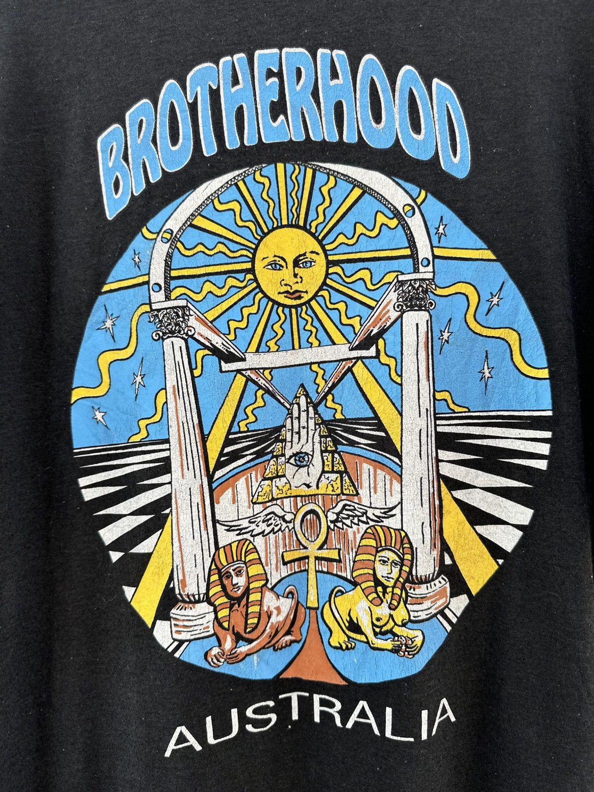 Ron Jon Surf Shop Thrashed Vintage 90s Brotherhood Surf Australia Faded Tee Size US XXL / EU 58 / 5 - 2 Thumbnail