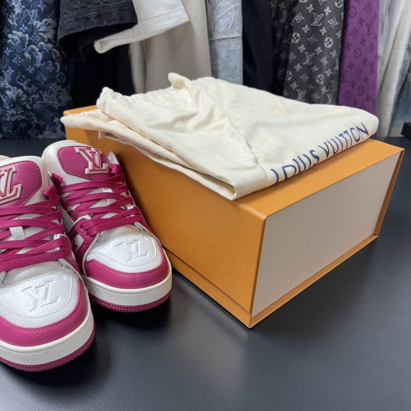 Louis Vuitton Louis Vuitton Stylish Low-top Sneakers in White and Purple Size US 5.5 / EU 38 - 6 Thumbnail