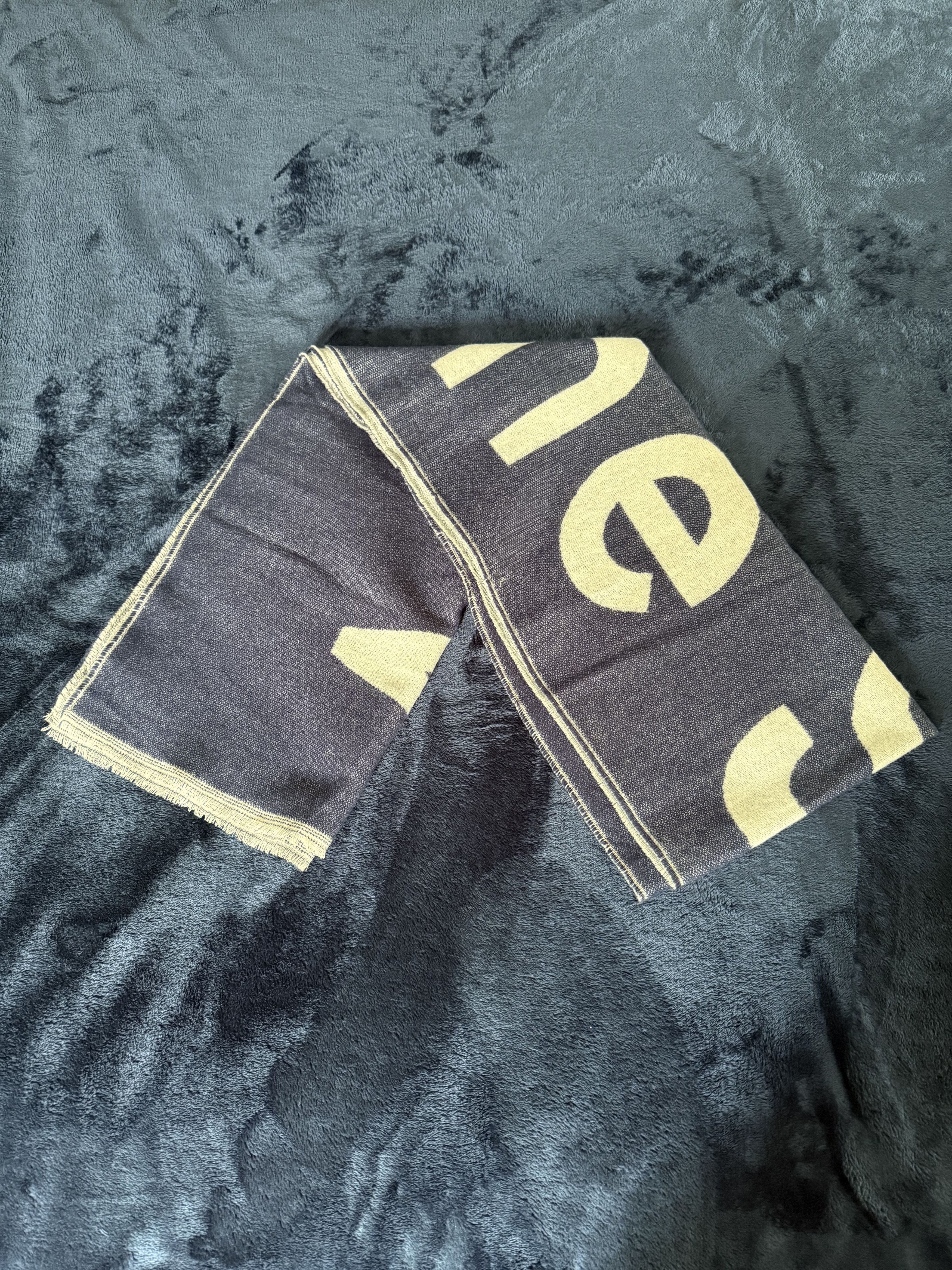 Acne Studios Acne Studios Two Tone Reversible Scarf Size ONE SIZE - 1 Thumbnail