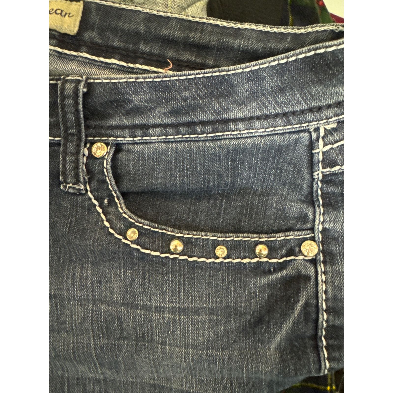 Earl Jeans Earl jeans Size 8 Bling Pockets Cuffed Capris 1 Stud Missing Size 30" / US 8 / IT 44 - 5 Thumbnail