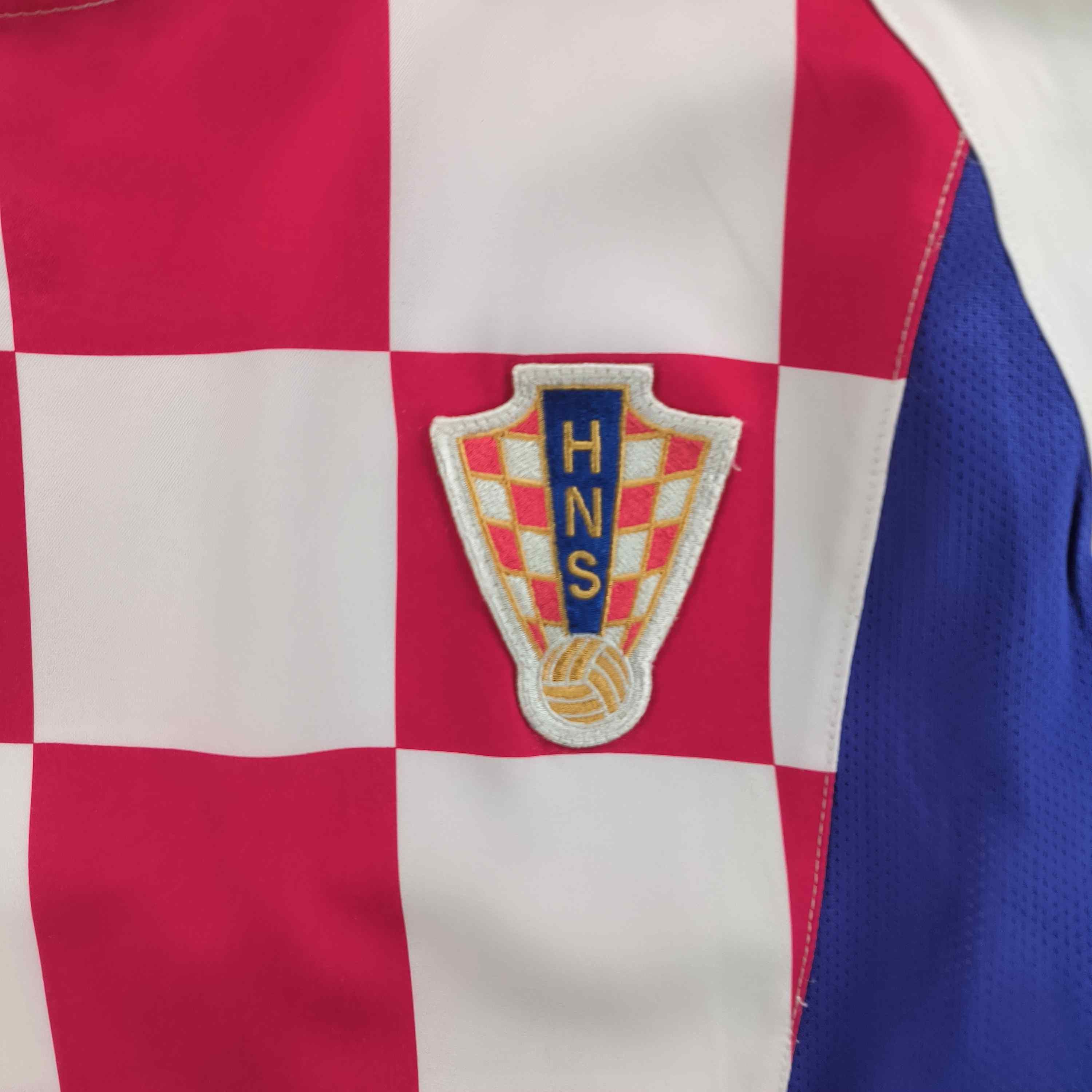 Nike Croatia 2002-04 Nike home football jersey shirt size S Size US S / EU 44-46 / 1 - 3 Thumbnail