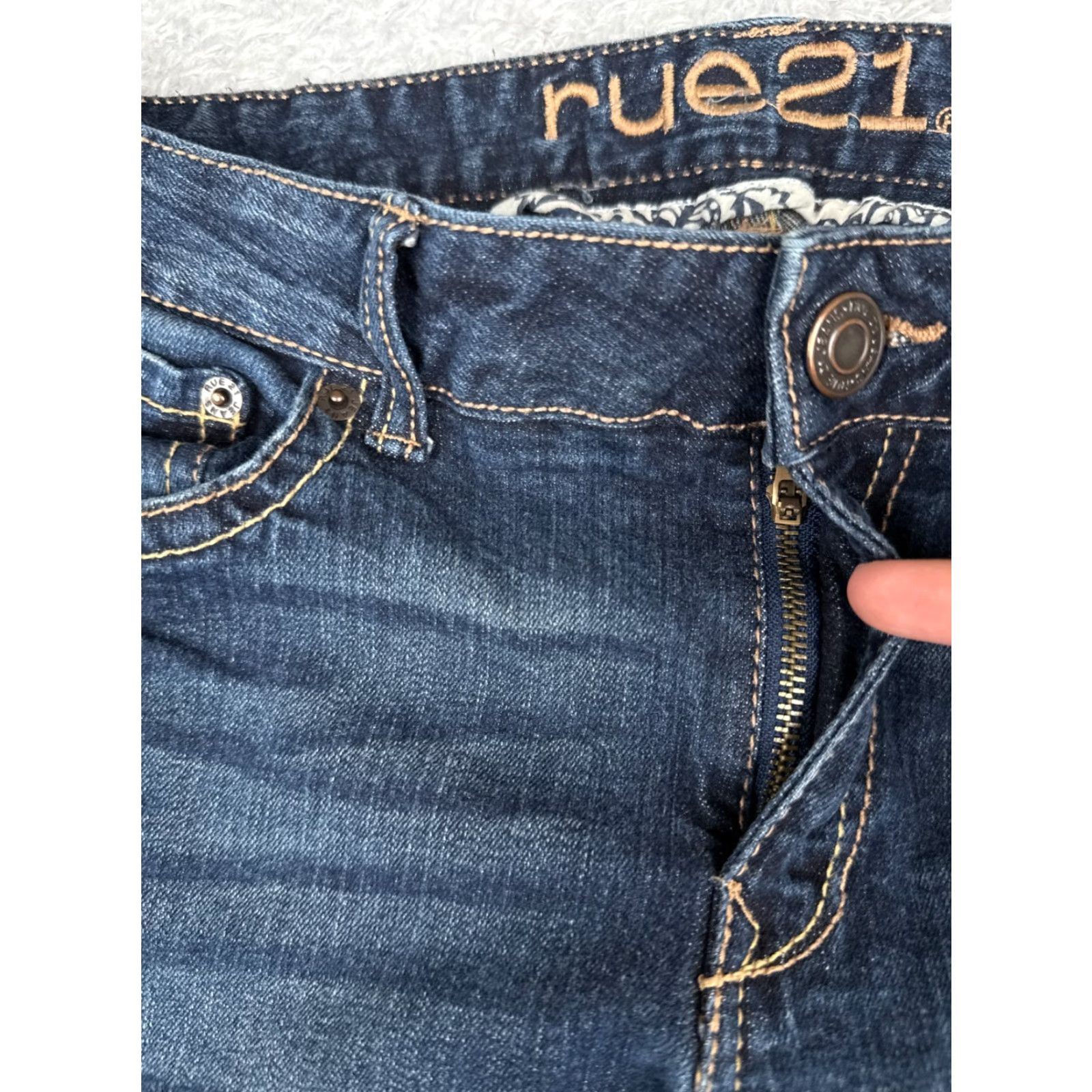 Vintage Rue21 Jeans Juniors 9 Blue Mid Rise Bootcut Dark Wash Embroidered Cotton 30x31 Womens Size 30" / US 8 / IT 44 - 5 Thumbnail