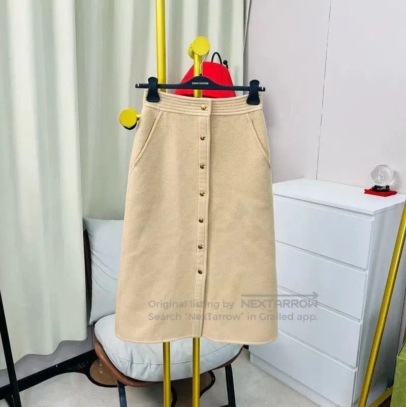Louis Vuitton Louis Vuitton Beige Wool Midi Skirt for Women . Size 23" - 2 Thumbnail
