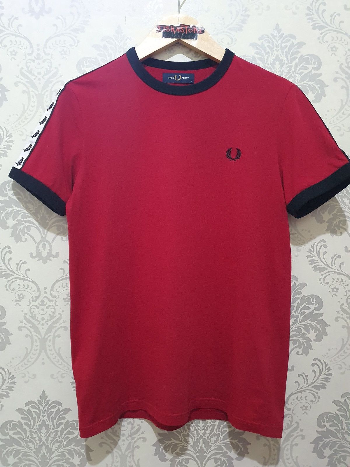 Fred Perry Tshirt Fred perry Taped Size US S / EU 44-46 / 1 - 1 Thumbnail