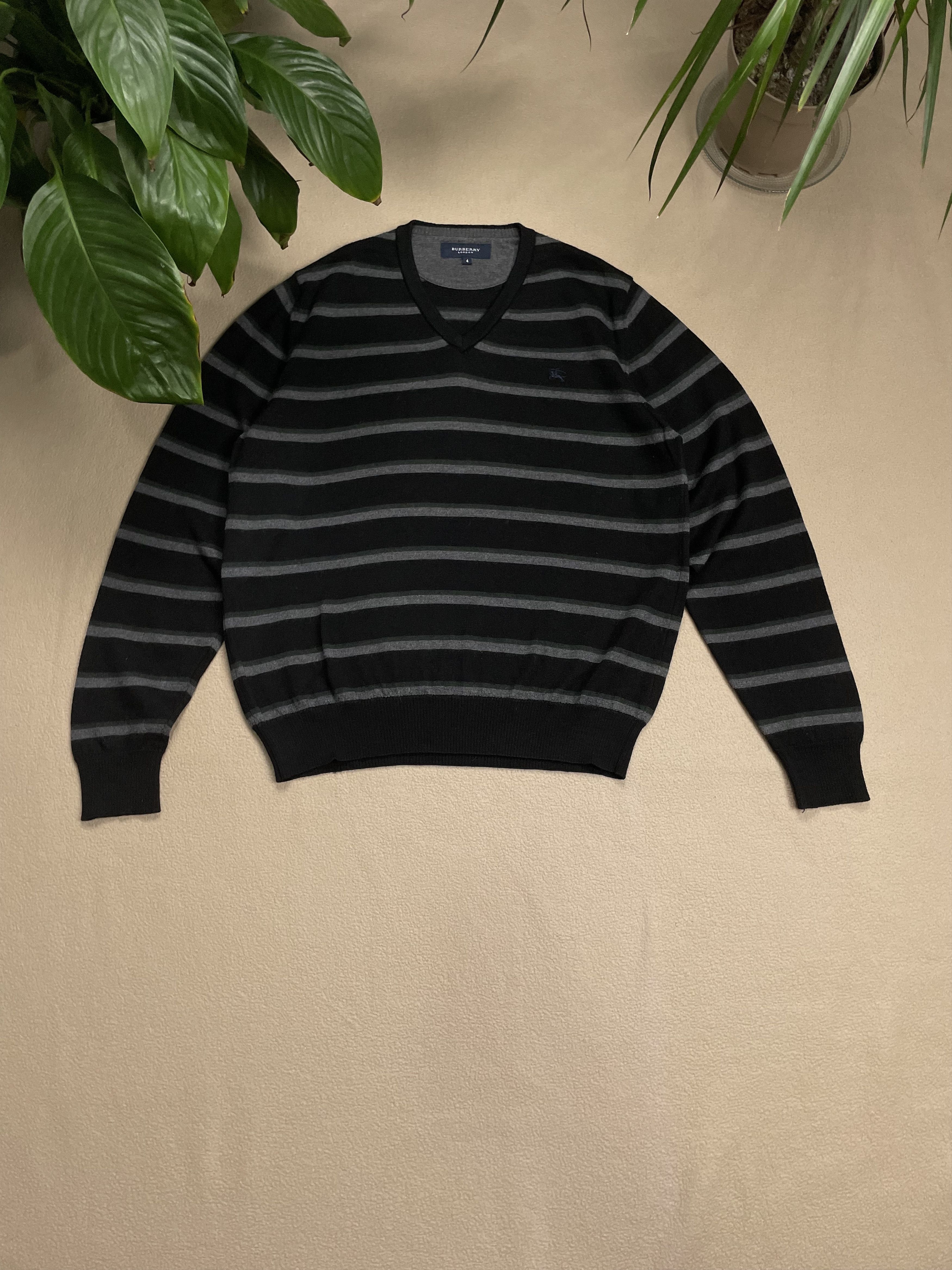 Burberry Burberry London Quite Luxury Wool Jumper Mod Brownz Size 4 M Size US M / EU 48-50 / 2 - 1 Thumbnail