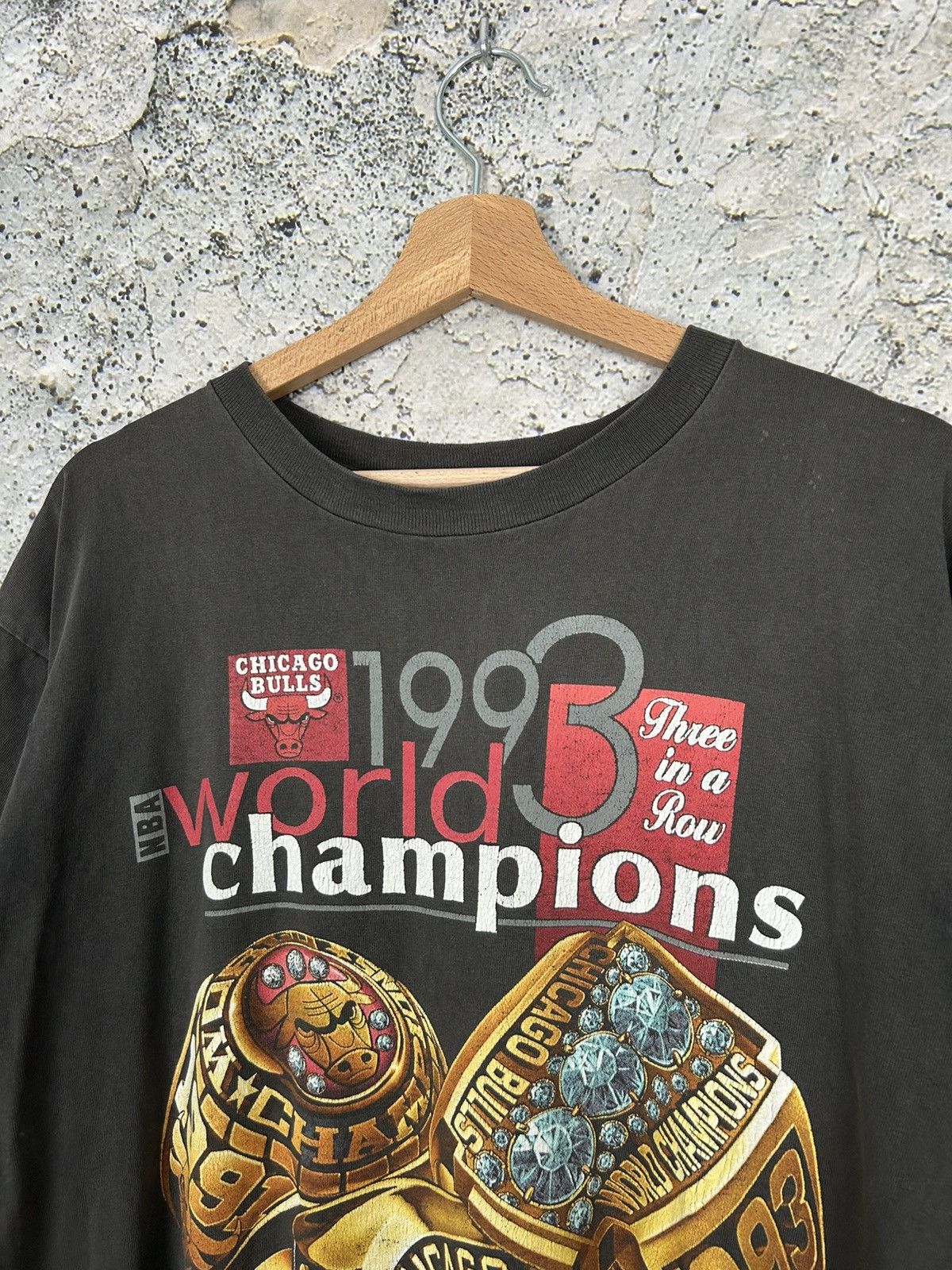 Salem Sportswear Vintage Chicago Bulls 1993 Champions Graphic Tee 90s Sport Size US L / EU 52-54 / 3 - 3 Thumbnail