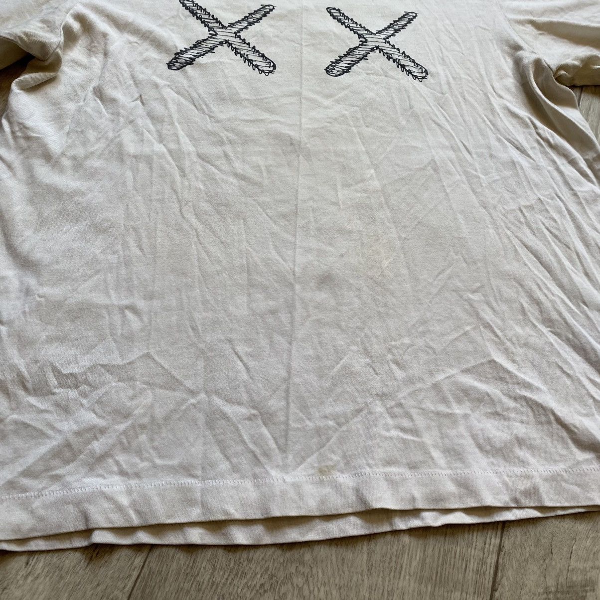 Kaws × Uniqlo UNIQLO X KAWS BIG LOGO T SHIRT Size US M / EU 48-50 / 2 - 5 Thumbnail