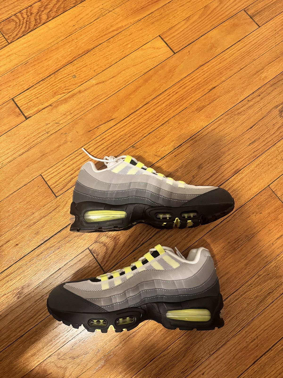 Nike Nike Air Max 95 Neon Size US 8.5 / EU 41-42 - 2 Thumbnail