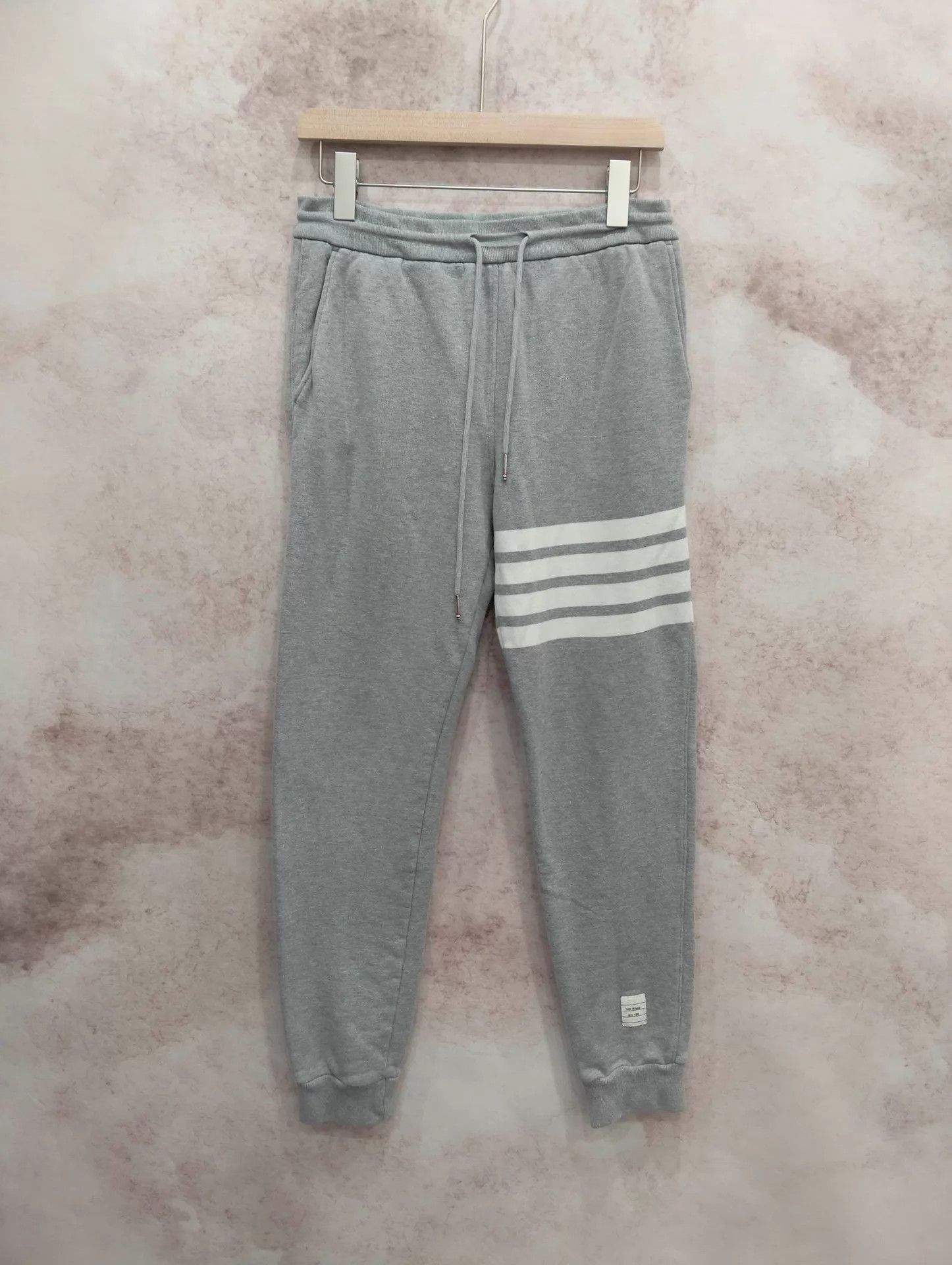 Thom Browne THOM BROWNE Gray Sweatpants 42 Size 28" / US 6 / IT 42 - 1 Thumbnail