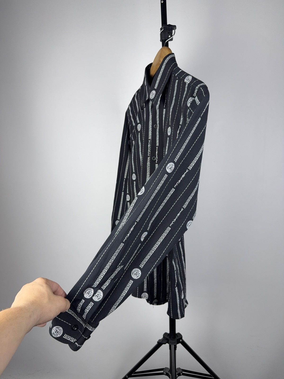 Designer Luxury Designer Baroque Medusa Pattern Shirt Long Sleeve Size US S / EU 44-46 / 1 - 5 Thumbnail