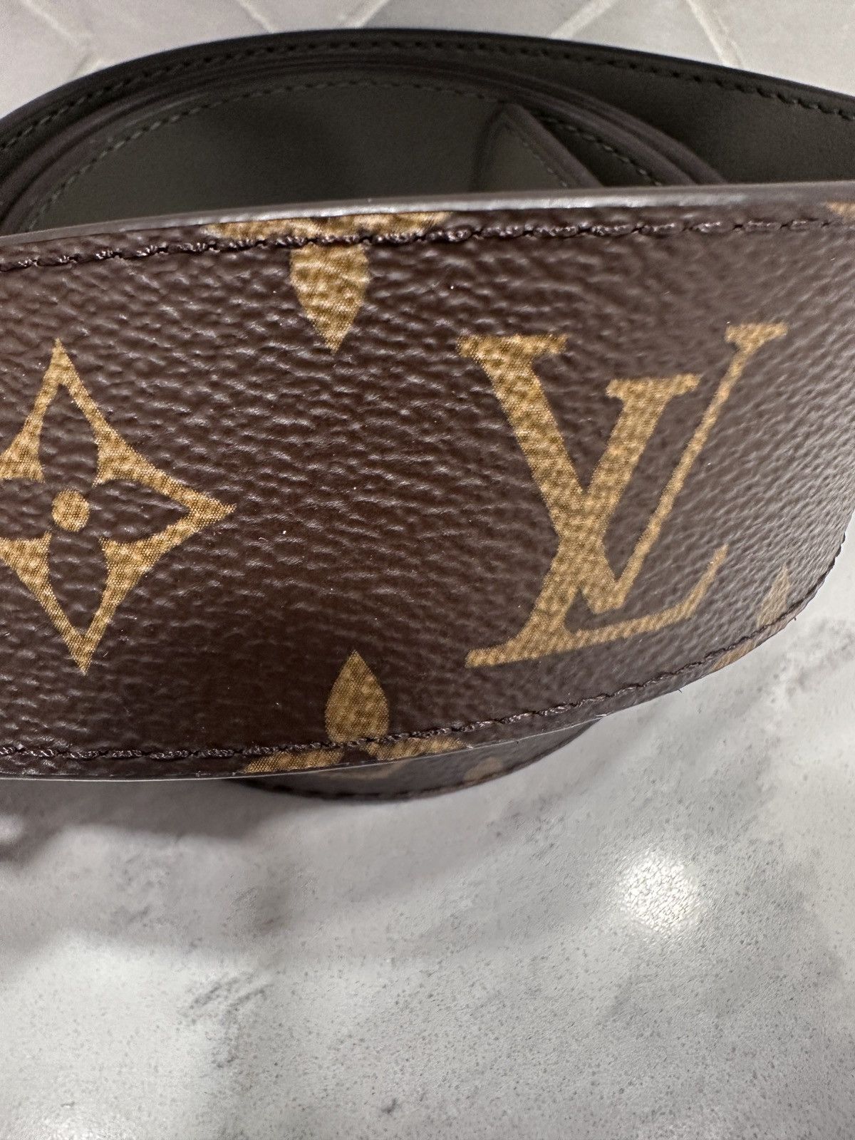 Louis Vuitton Louis Vuitton LV Initials 40mm Reversable Belt 95/36 New Size 36 - 2 Thumbnail