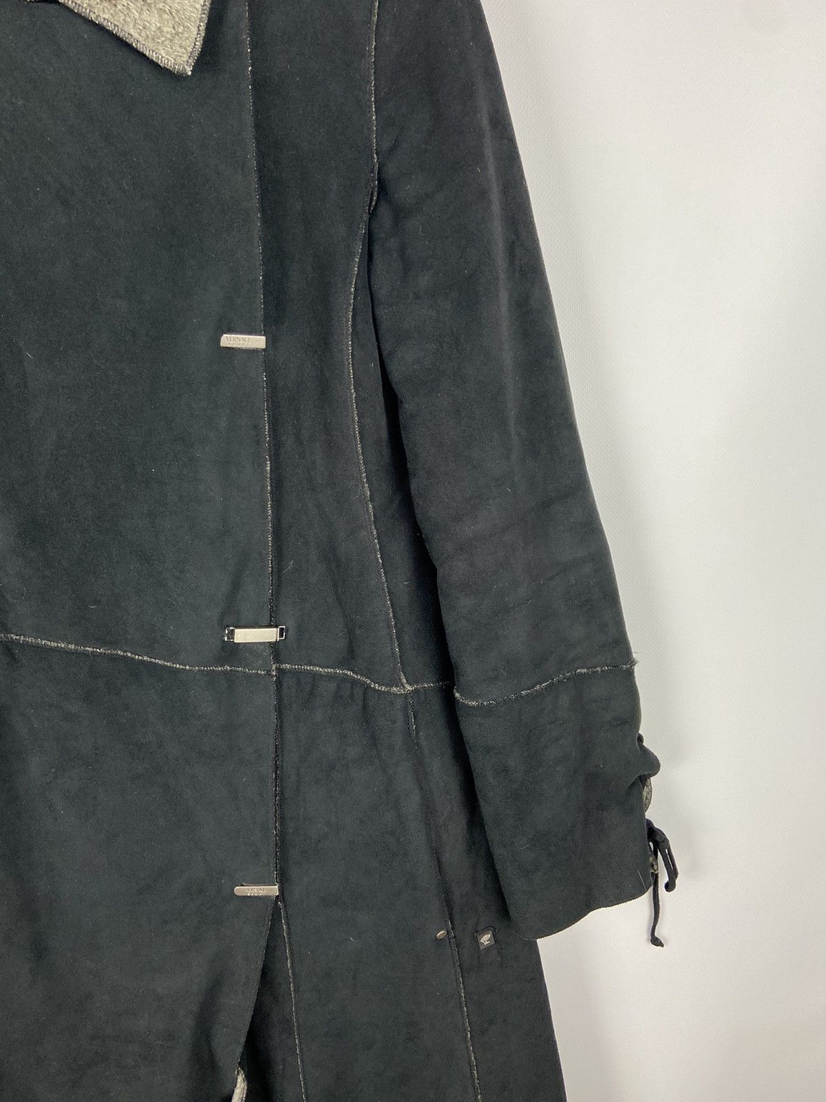 Vintage Vintage Versace Sport Black Micro Suede Faux Fur Lined Coat Size S / US 4 / IT 40 - 13 Thumbnail