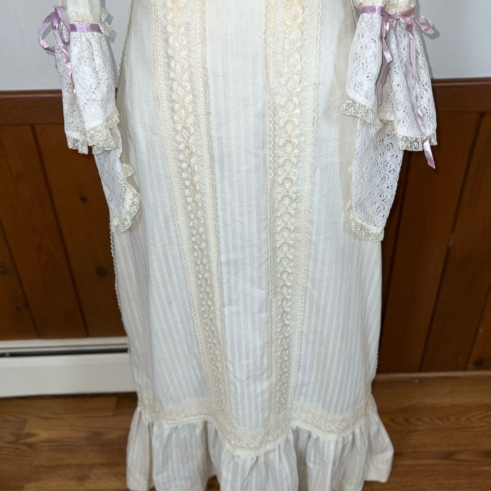 Vintage Fabulous Vintage 1970s Victorian Style Maxi Dress! Size M / US 6-8 / IT 42-44 - 4 Thumbnail