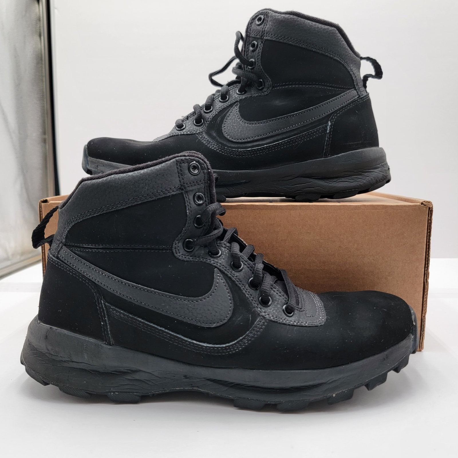 Nike Nike Manoadome 'Triple Black' Mens Sz 9.5 844358 003 (181) Size US 9.5 / EU 42-43 - 1 Thumbnail