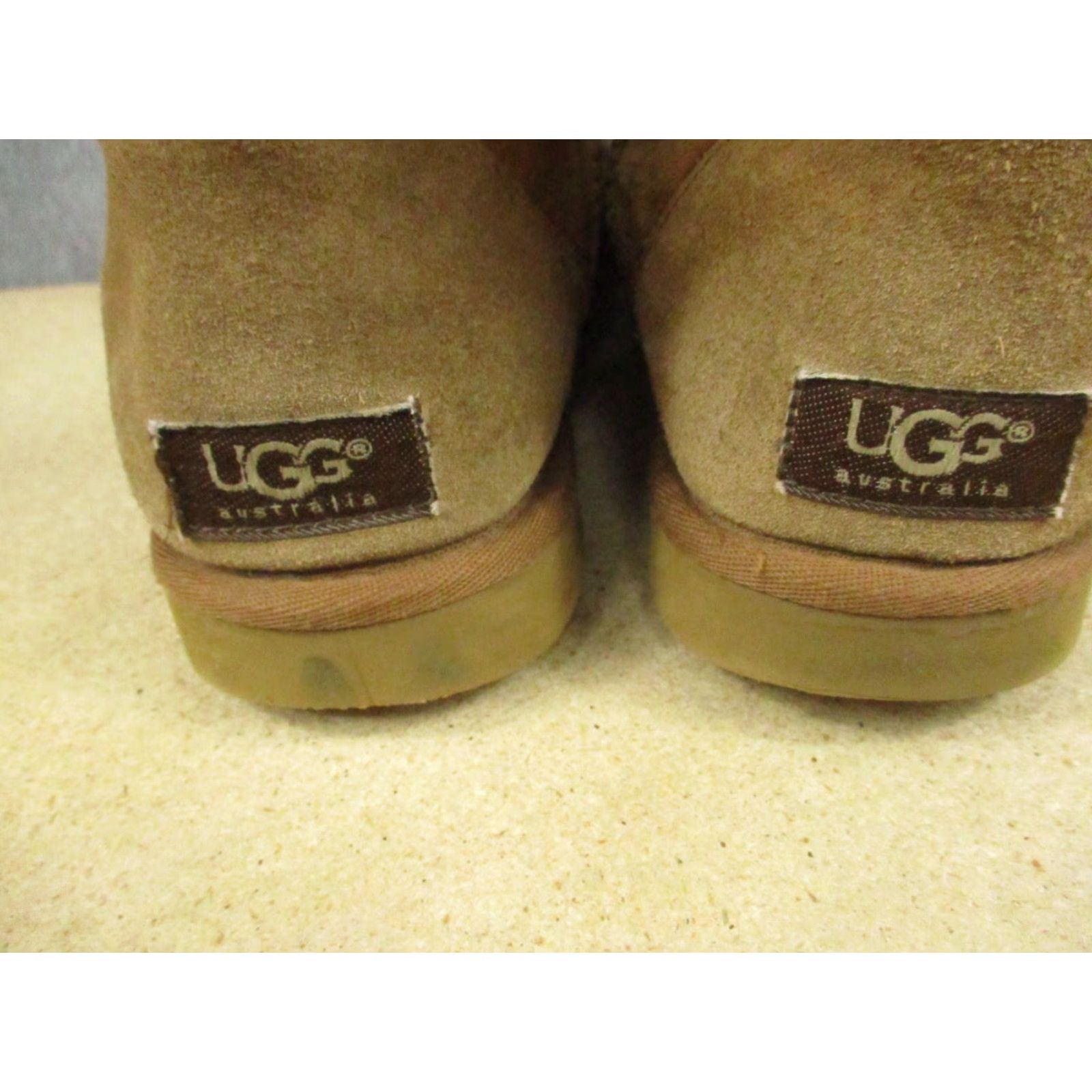 Ugg UGG Classic Boots Women Brown Leather Sheepskin Slip-On 7 Mid-Calf Casual Boots Size US 7 / IT 37 - 4 Thumbnail