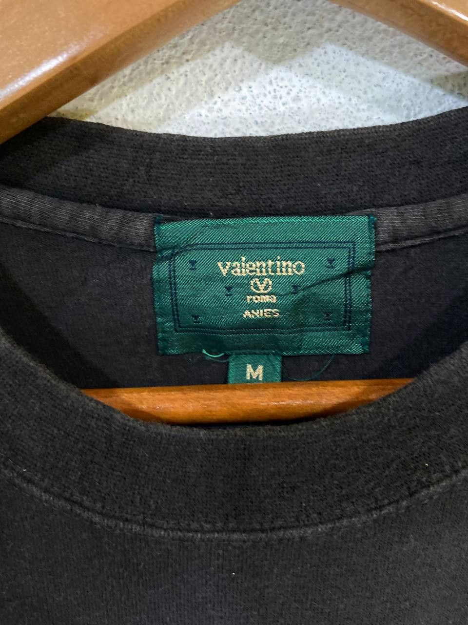 Vintage vintage valentino anies embroided tee nice design Size US M / EU 48-50 / 2 - 3 Thumbnail