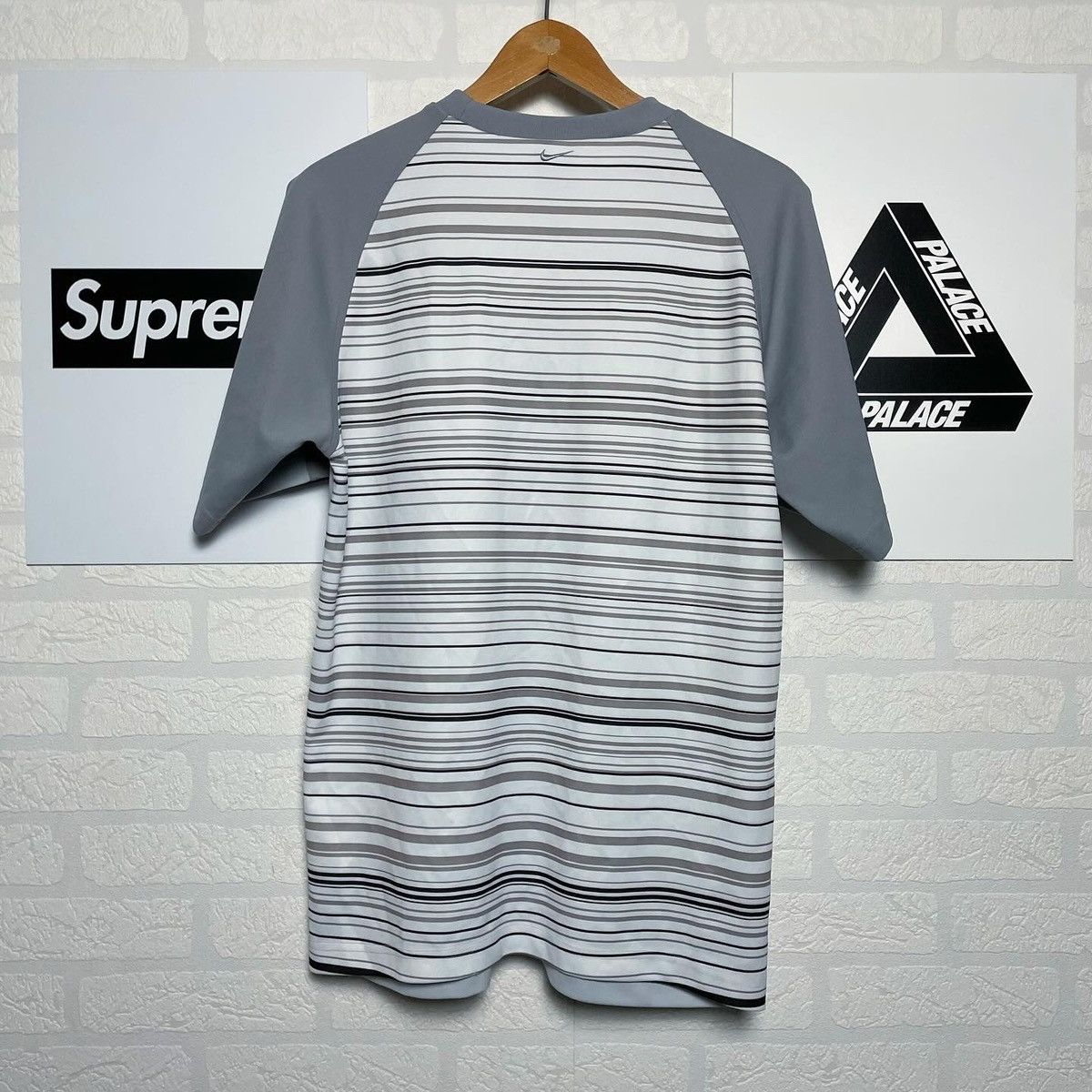 Nike × Vintage Vintage 90s Y2K Nike Center Swoosh MId Logo T Shirt Size US S / EU 44-46 / 1 - 2 Thumbnail
