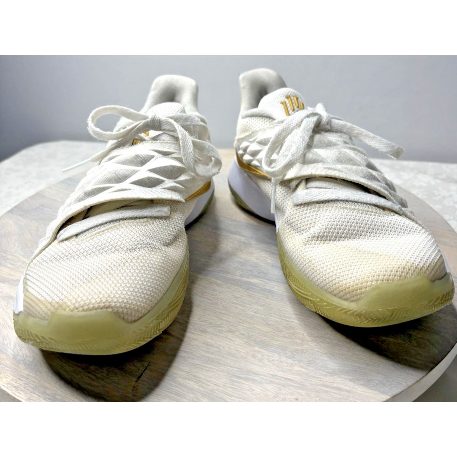 Nike Nike Kyrie Low White/Gold Basketball Shoes Size: 7 Size US 7 / EU 40 - 2 Thumbnail