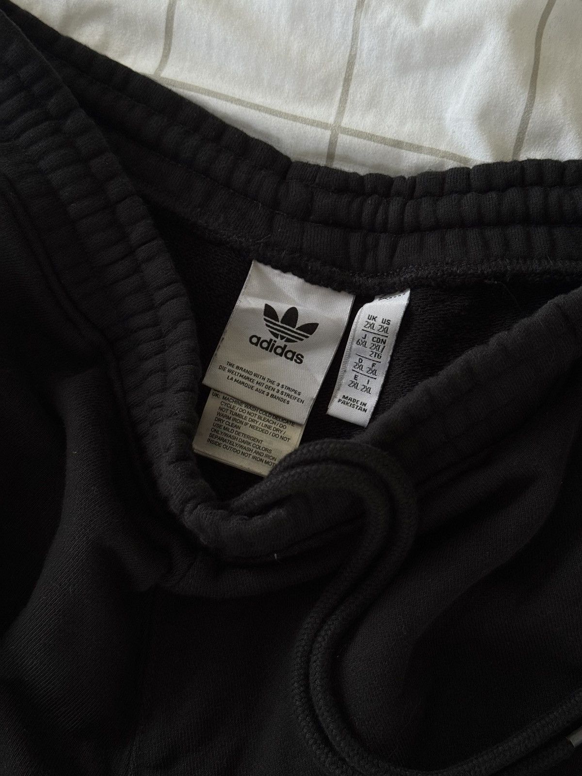 Adidas Adidas Baggy Shorts Balenciaga Style Cotton M/L size Japan Size US 34 / EU 50 - 15 Thumbnail