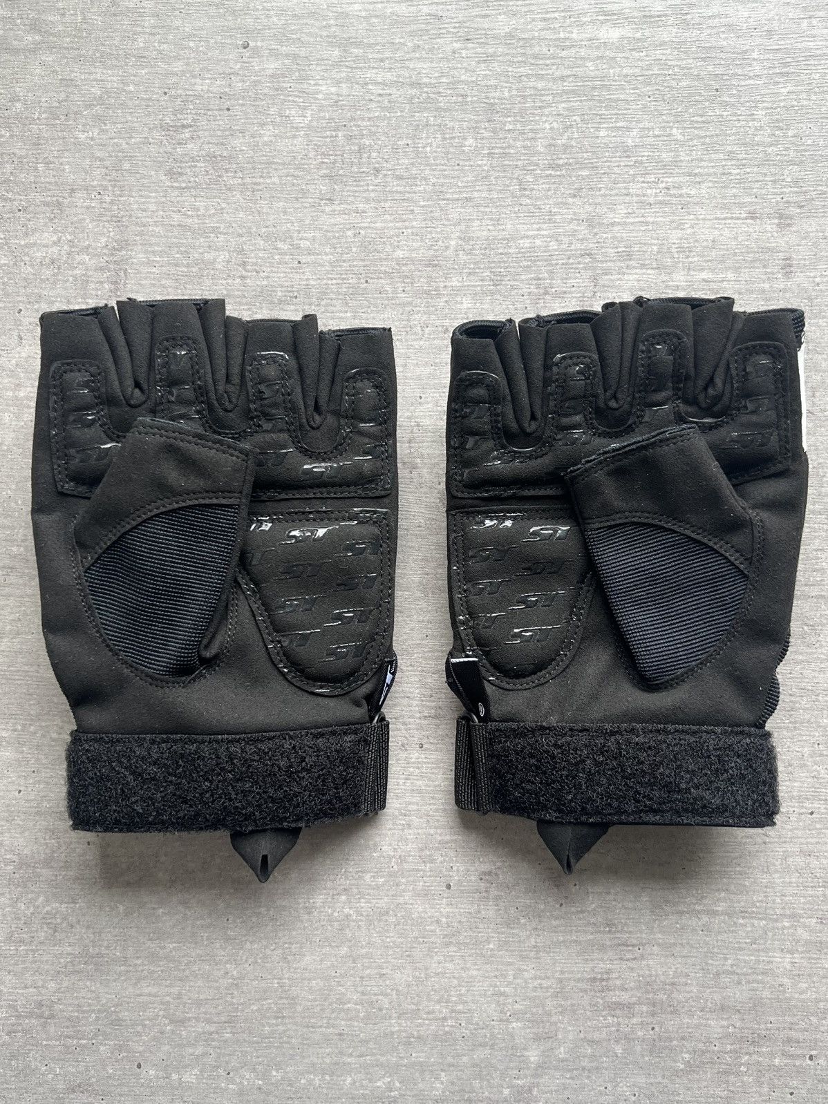 Jun Takahashi UNDERCOVER x ST Line Gloves Size ONE SIZE - 2 Thumbnail
