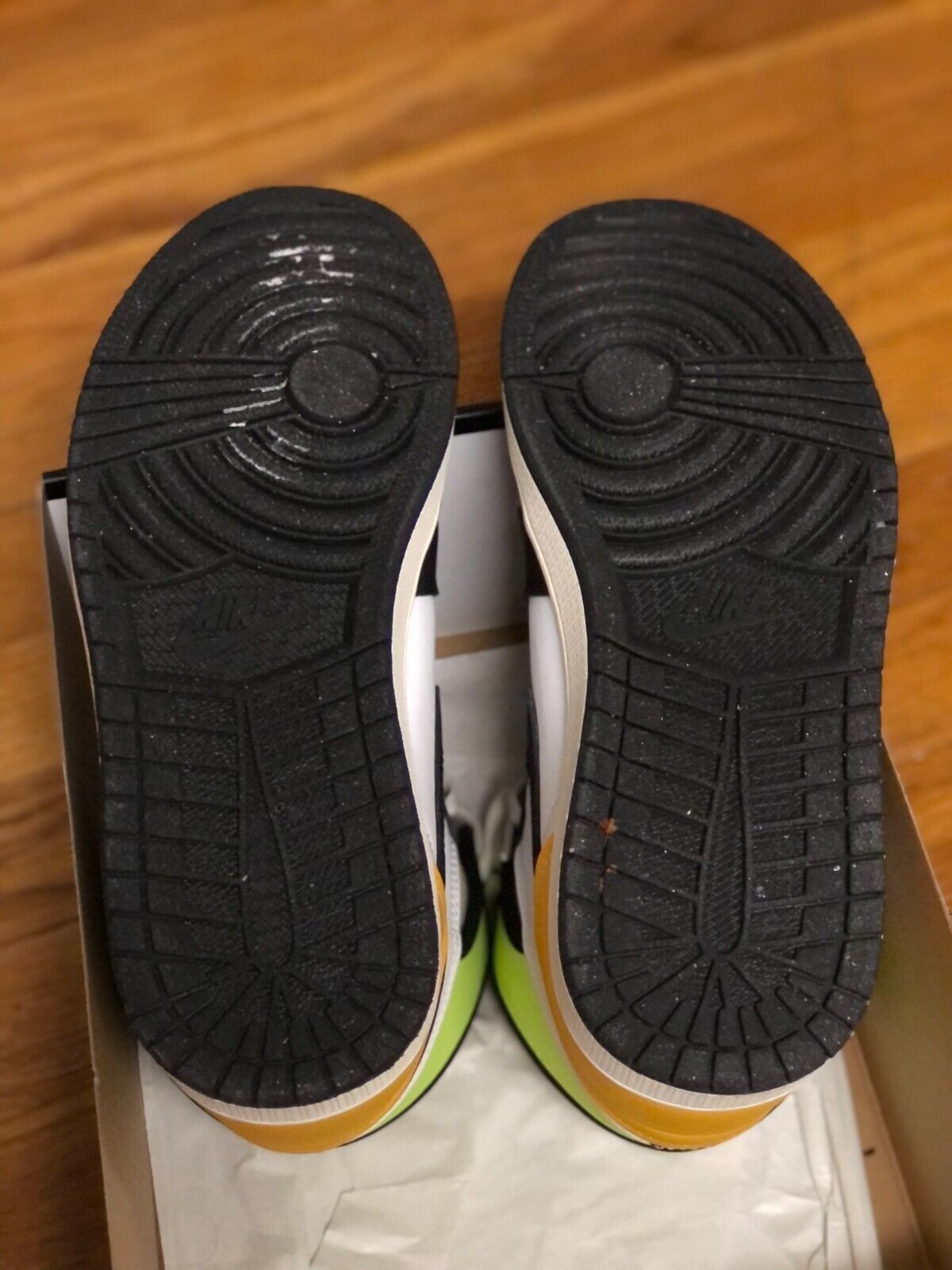 Nike *USED* Nike Air Jordan 1 Retro High OG Volt Gold size 9 Size US 9 / EU 42 - 6 Thumbnail