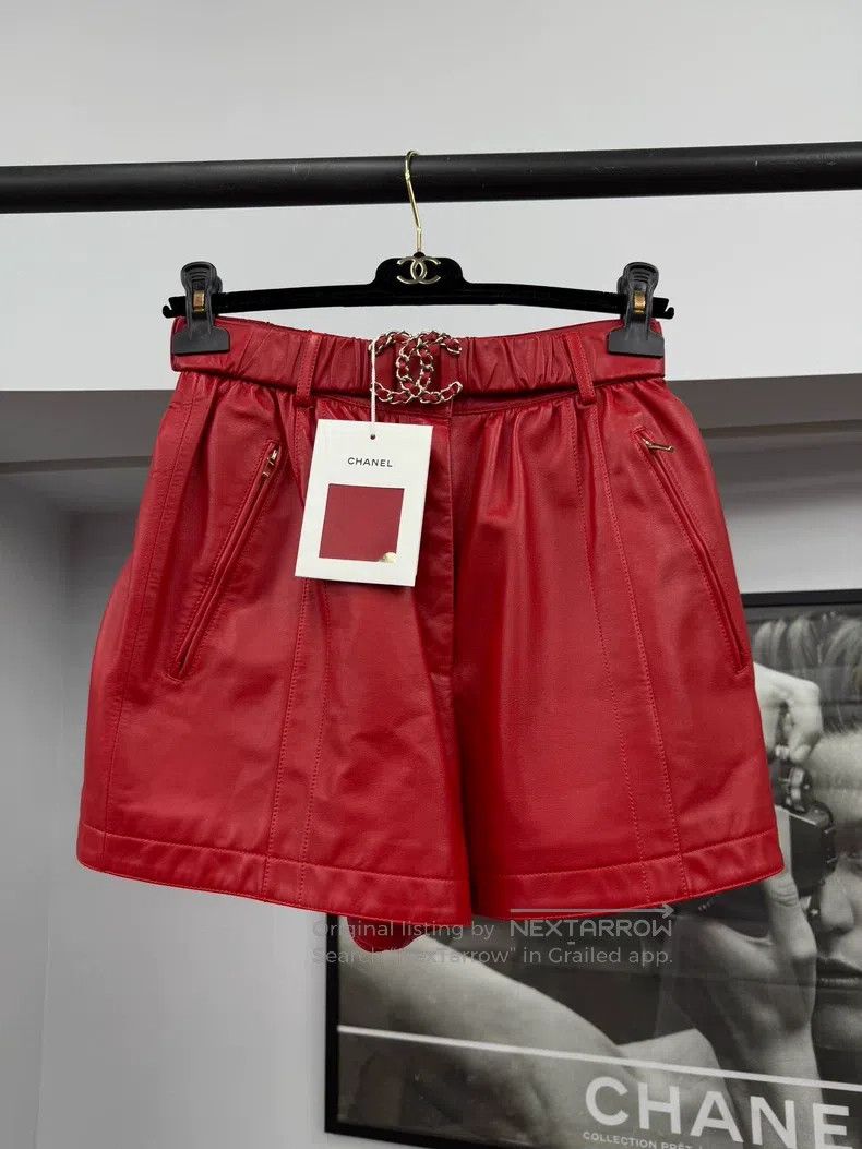 Chanel Chanel Red sheepskin shorts Size 24" / US 00 / IT 34 - 4 Thumbnail