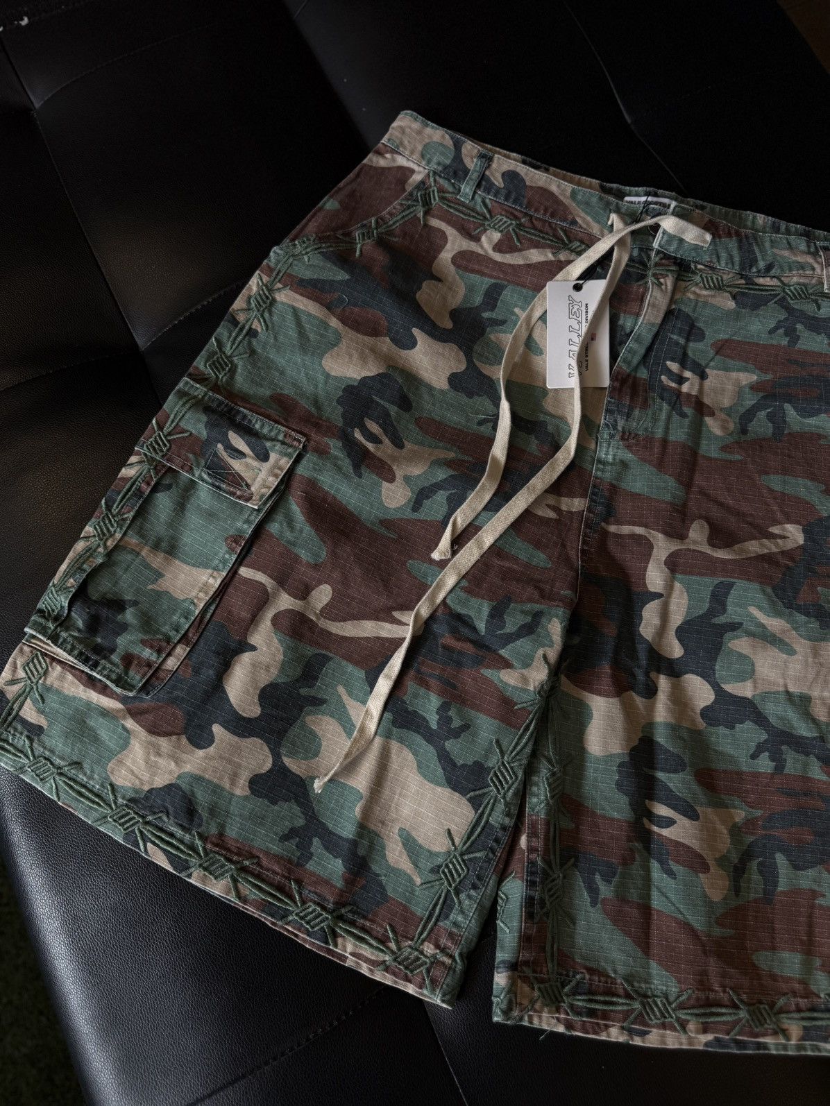 Vale Valley Green Camo Wire Shorts Size 36 (NEW) Size US 36 / EU 52 - 2 Thumbnail