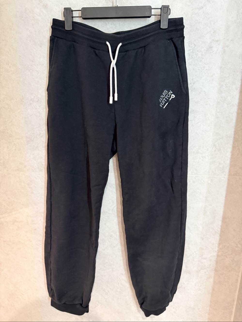 Louis Vuitton Louis Vuitton Logo Drawstring Sweatpants Size L Size US 34 / EU 50 - 1 Thumbnail
