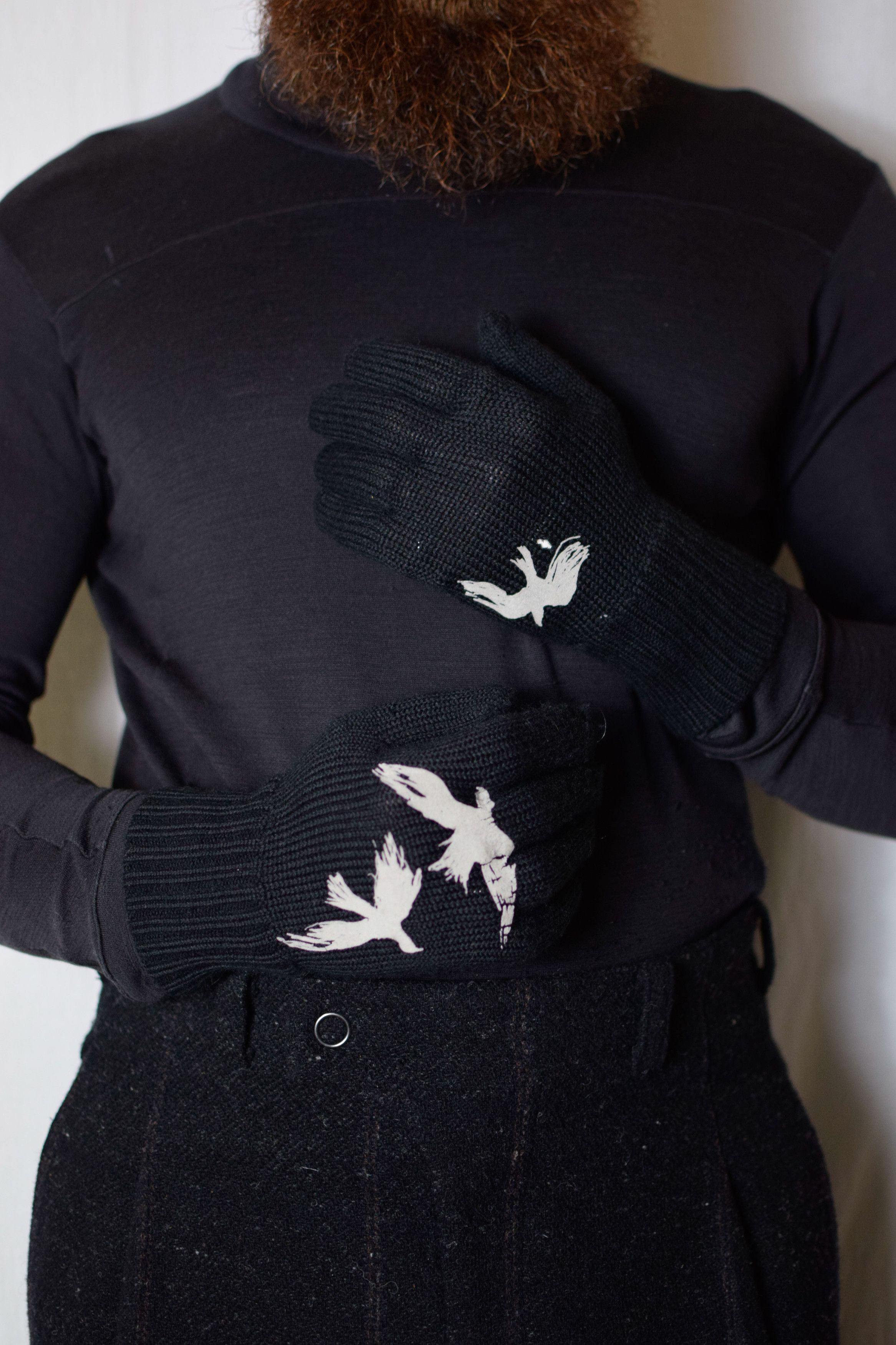 Yohji Yamamoto YYPH AW11 Knit Crow Gloves - HP-W03-933 Size ONE SIZE - 1 Thumbnail